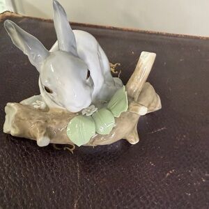 Lladro Spain Porcelain Rabbit Figurine “rabbit eating”